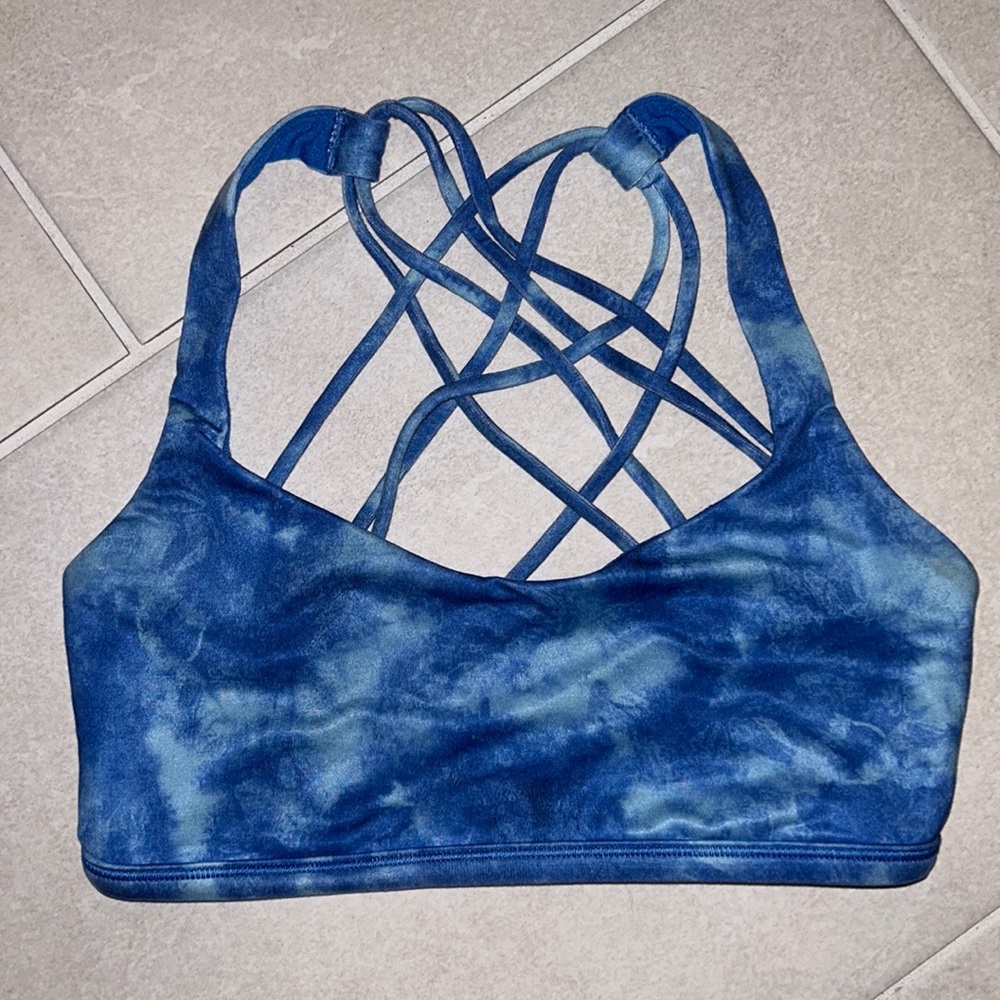 Lululemon sports bra size 4